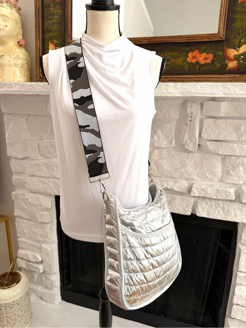 ah-dorned Metallic Silver Quilted Puffer Crossbody Bag Camo Strap - Picture 2 of 10